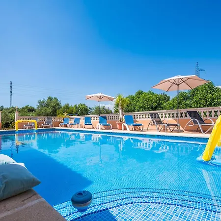 In With Pool Holiday home